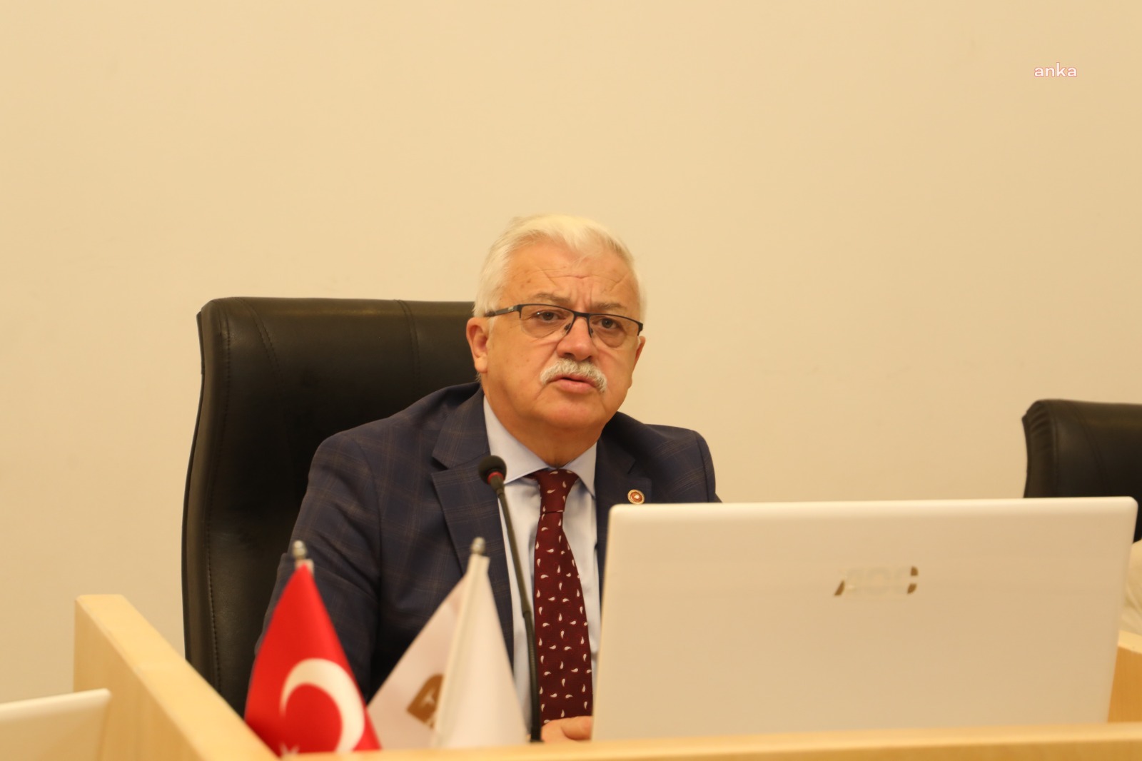 BURHANİYE BELEDİYE BAŞKANI DEVECİLER, MUHTARLARLA BİR ARAYA GELDİ
