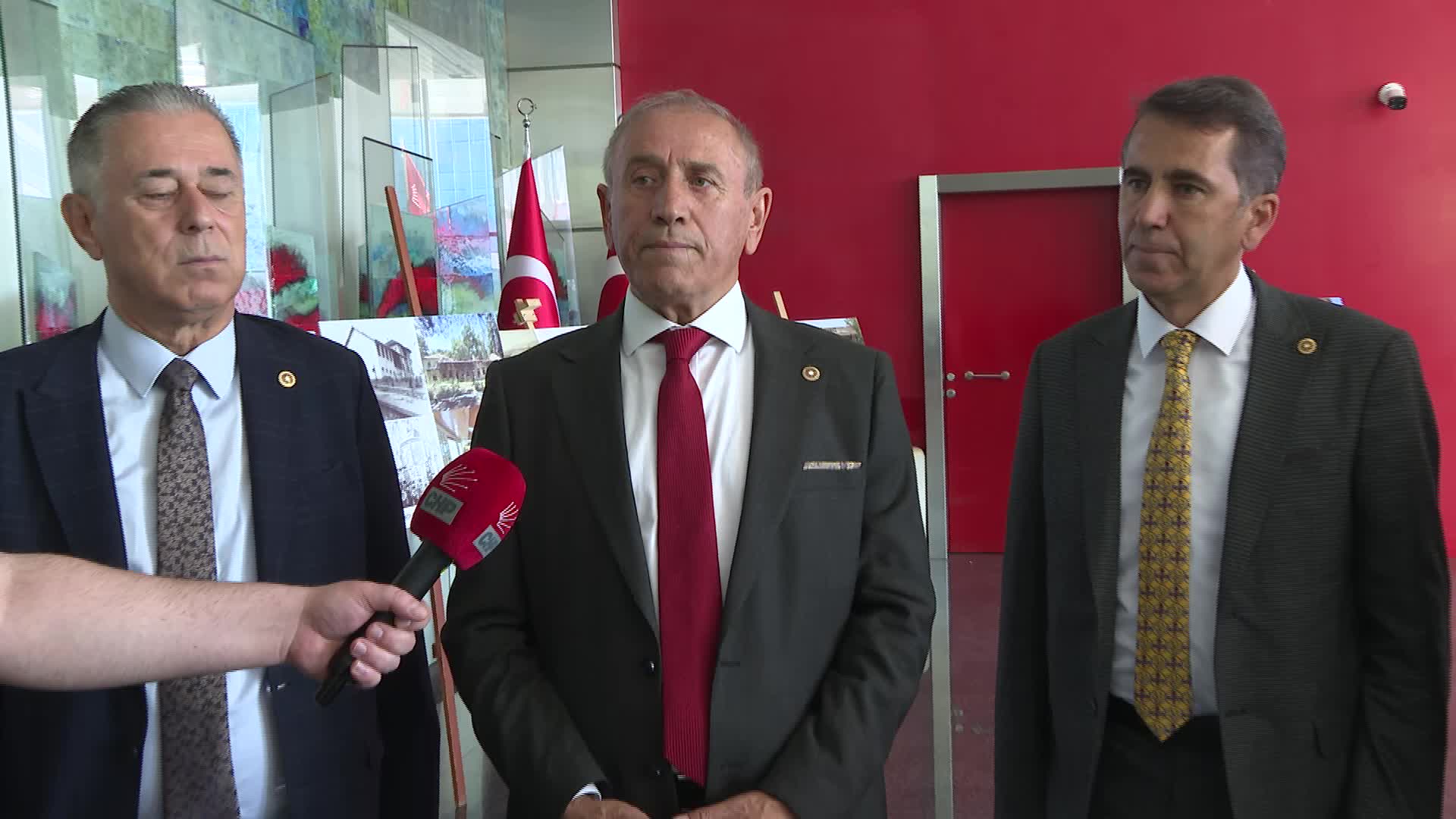 CHP GENEL MERKEZİ'NDE 'KÖY ENSTİTÜLERİ FOTOĞRAF SERGİSİ' AÇILDI… YILDIRIM KAYA: “BİZ, 21’İNCİ YÜZYILIN DÜNYASINA VE TÜRKİYE’SİNE UYGUN YENİ BİR EĞİTİM-ÖĞRETİM MODELİNİ HAYATA GEÇİRECEĞİZ”