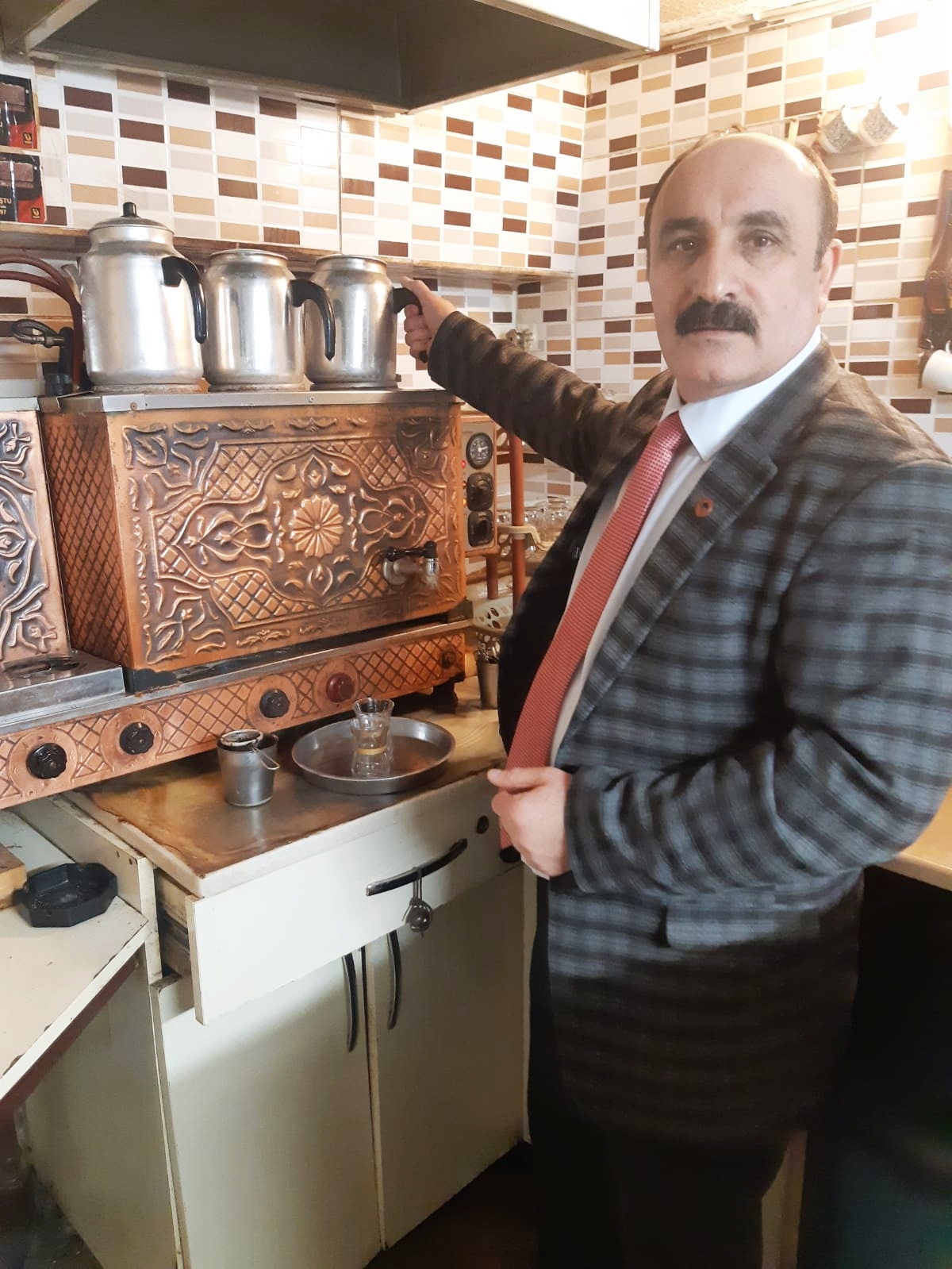 CUMHURBAŞKANI ERDOĞAN’I KAHVE İÇMEYE DAVET EDEN KAHVECİLER ODASI BAŞKANI GÜVEN: OKEY, TAVLA SESİ OLMAYINCA MÜŞTERİ GELMİYOR