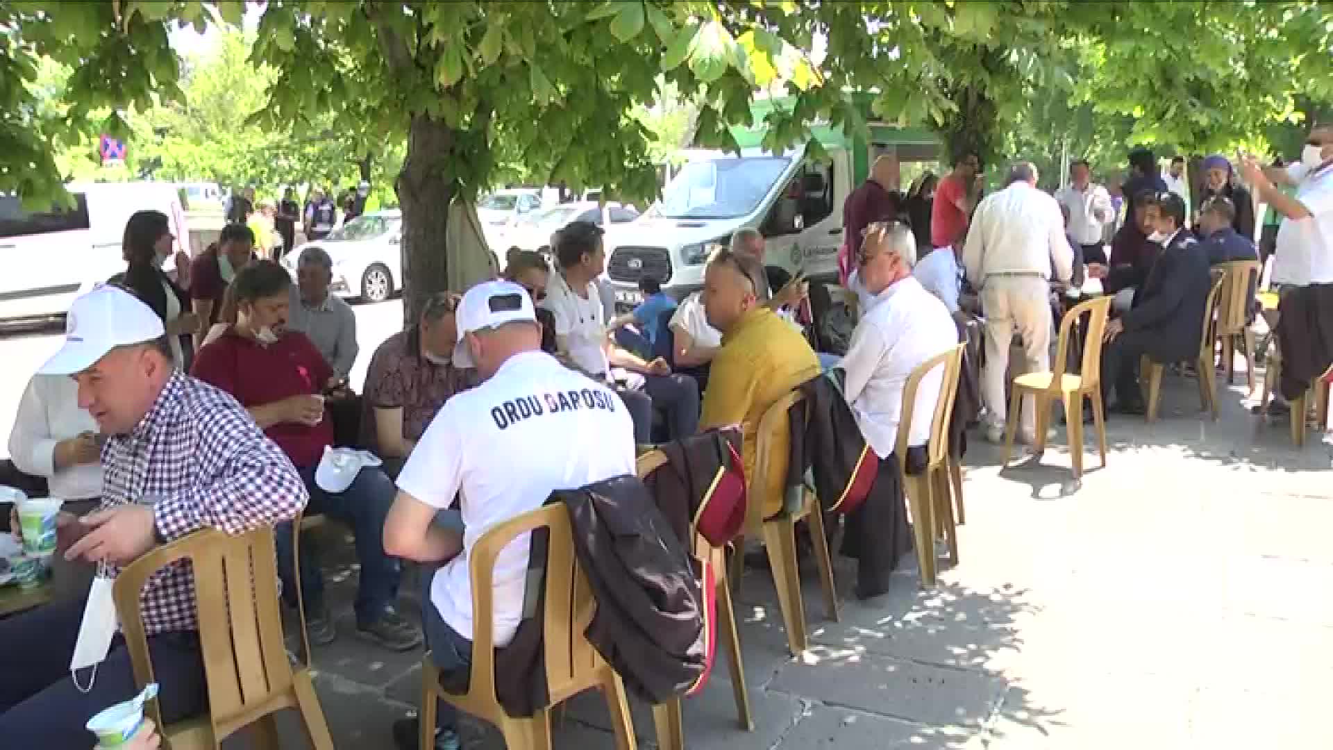 BAROLAR BAŞKANLARI 4. GÜNDÜR MECLİS ÇANKAYA KAPISI ÖNÜNDE