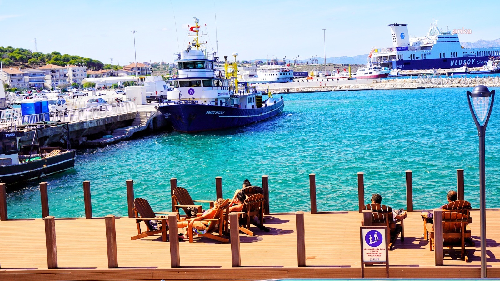 ÇEŞME CUMHURİYET MEYDANI'NDA DENİZ KEYFİ