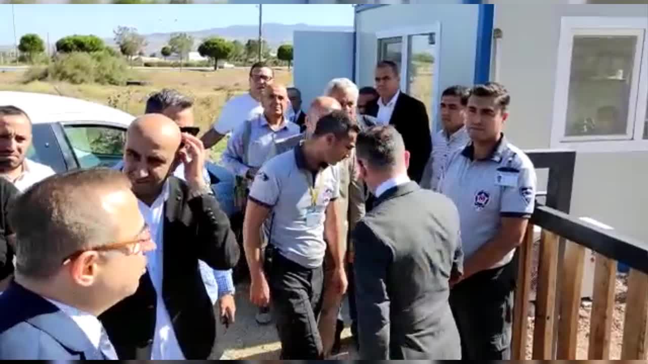 AKP İZMİR İL BAŞKANI VE BERABERİNDEKİLER, İZMİR BÜYÜKŞEHİR'E AİT TESİSE ZORLA GİRİP BASIN AÇIKLAMASI YAPMAK İSTEDİ... TUNÇ SOYER: "EMEKÇİLERE ZULMEDEBİLECEĞİNİ DÜŞÜNEN BU ZİHNİYETİ ŞİDDETLE KINIYORUM"