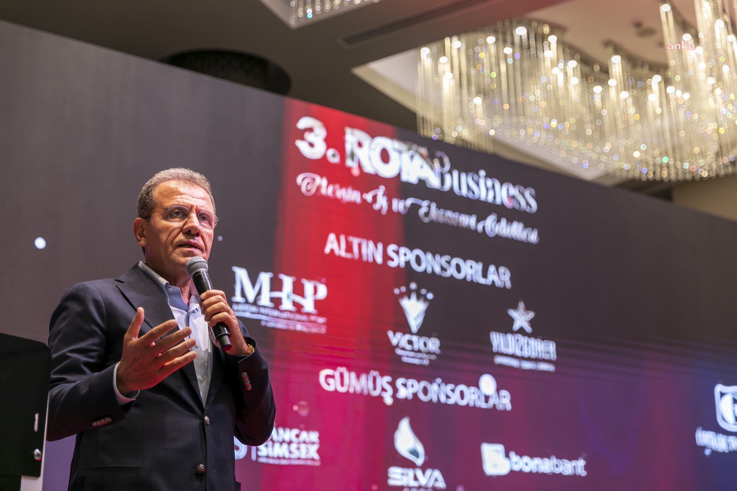 VAHAP SEÇER, 3. ROTABUSINESS MERSİN İŞ VE EKONOMİ ÖDÜLLERİ GECESİNE KATILDI