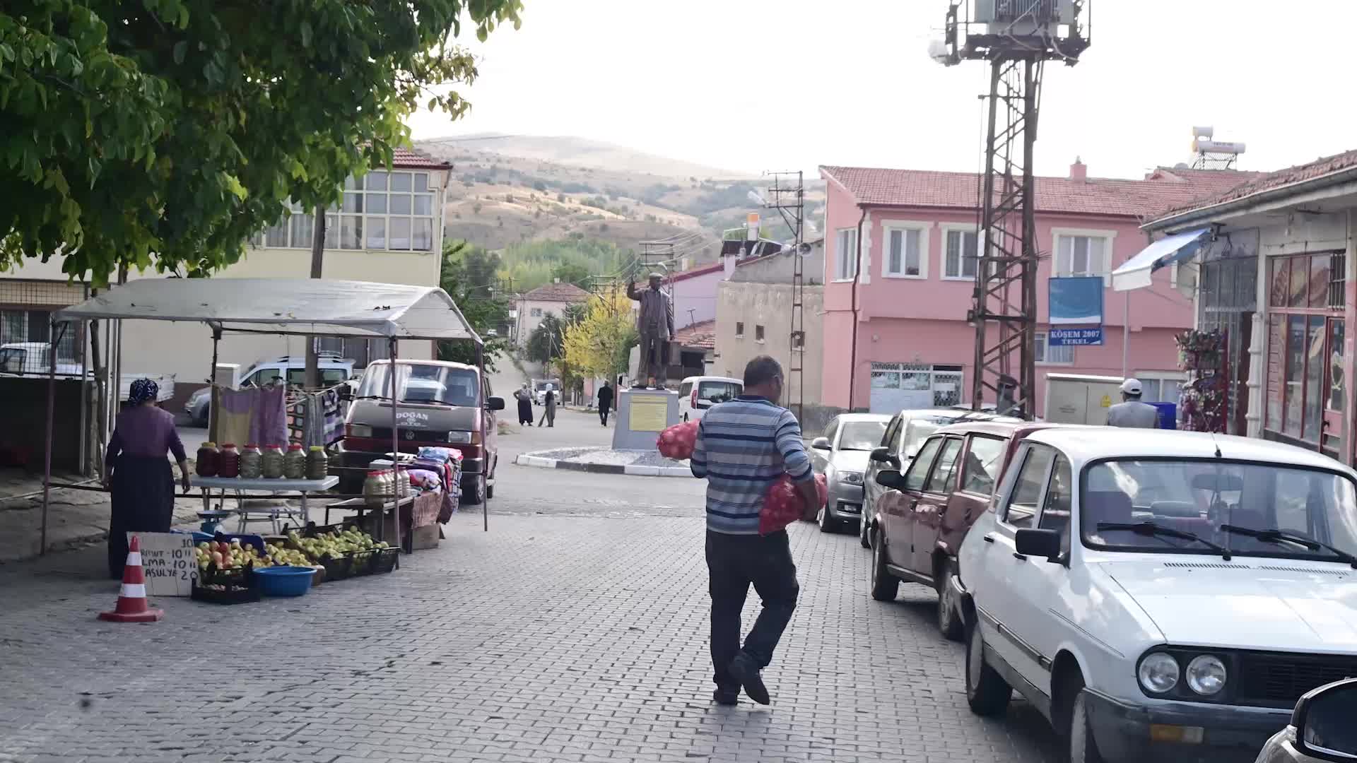 GURBETÇİLERİ TEMSİL EDEN ‘UMUDA YOLCULUK’ ANITININ ÜÇÜNCÜSÜ YOZGAT’TA YAPILDI
