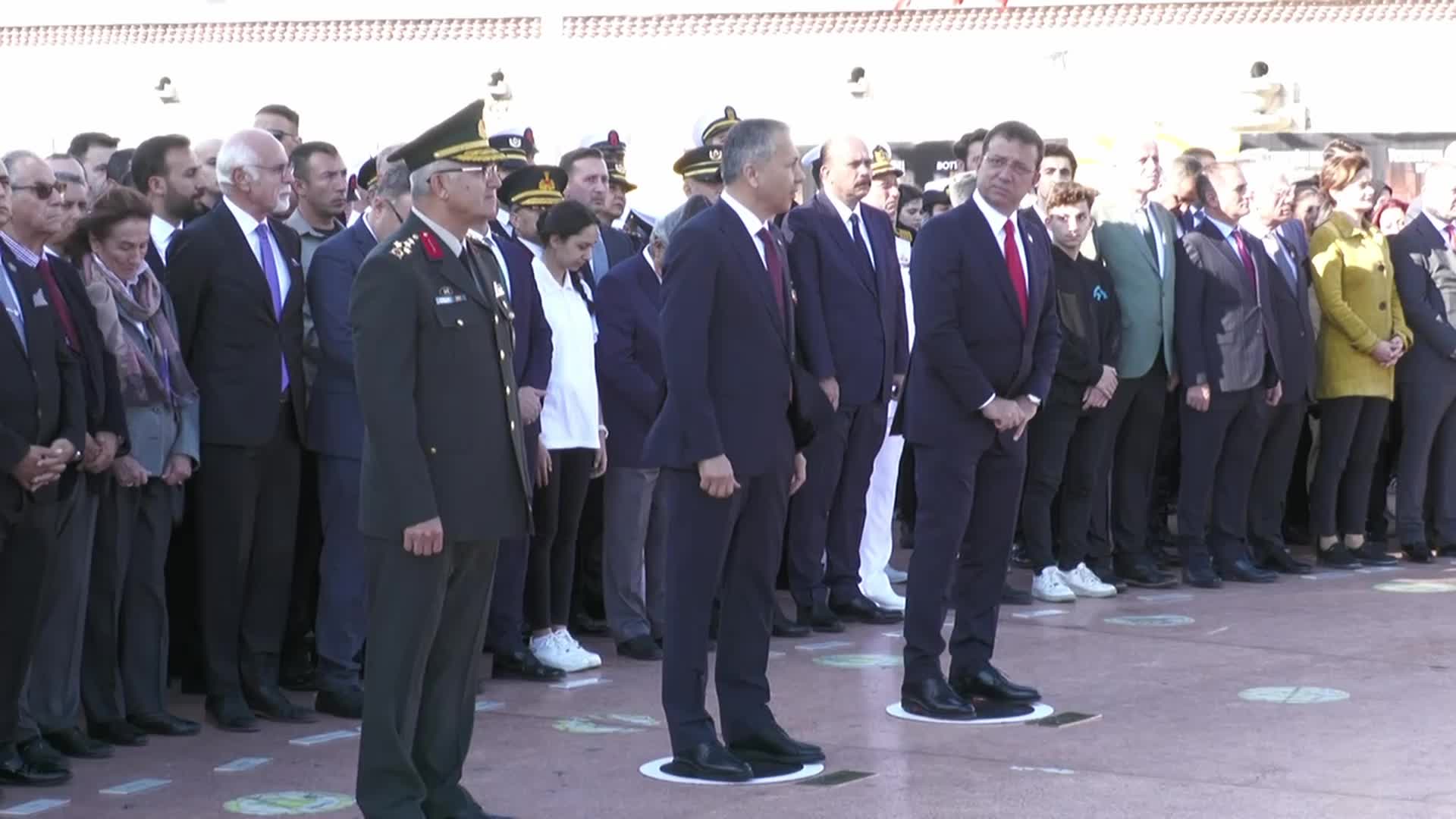 İSTANBUL’UN KURTULUŞUNUN 99. YILI KUTLANIYOR... ETKİNLİKLER TAKSİM'DEKİ CUMHURİYET ANITI'NDA DÜZENLENEN TÖRENLE BAŞLADI