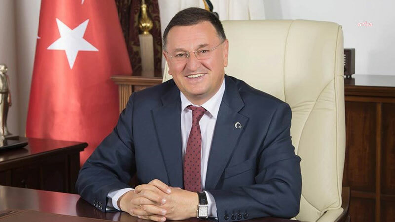 LÜTFÜ SAVAŞ: "MÜLTECİ KONUSU MİLLİ BİR KONUDUR, SİYASETE MALZEME EDİLMESİNE KARŞIYIM"