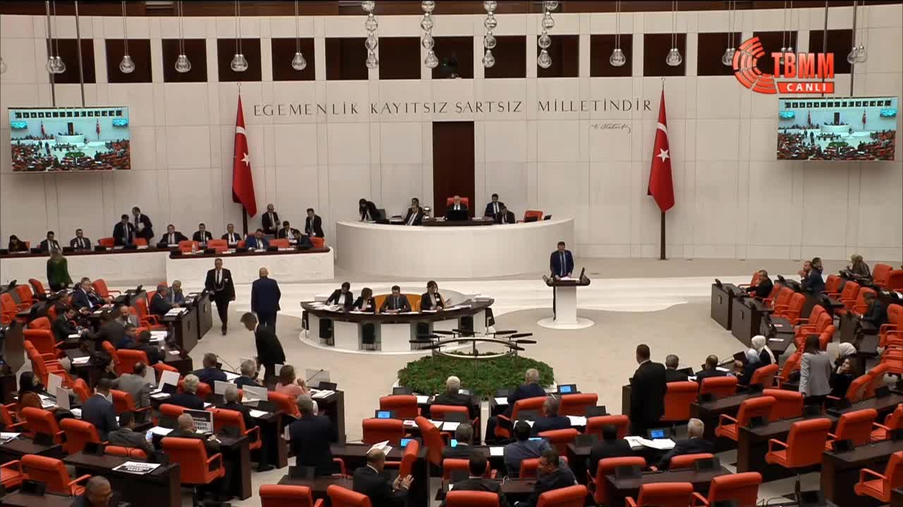 HAKVERDİ: "İSTİBDAT DÖNEMİNİ GETİRMEK İSTİYORSUNUZ; SARAY PADİŞAHINIZ, İLETİŞİM BAŞKANLIĞI FETVACINIZ OLMUŞ"