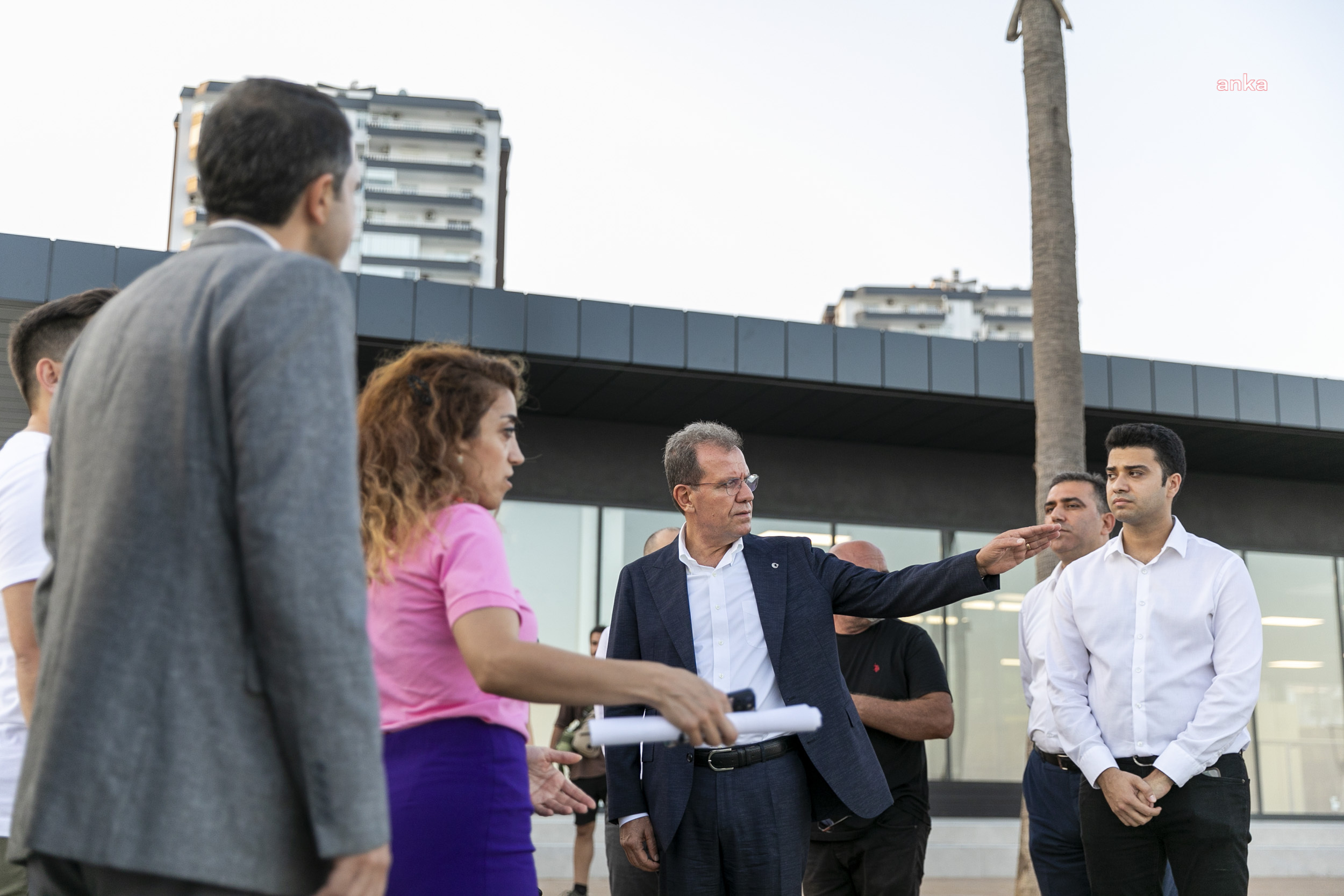 VAHAP SEÇER, KÜLTÜR PARK’TA YAPIMI SÜREN ADRES OKUMA SALONU’NU İNCELEDİ