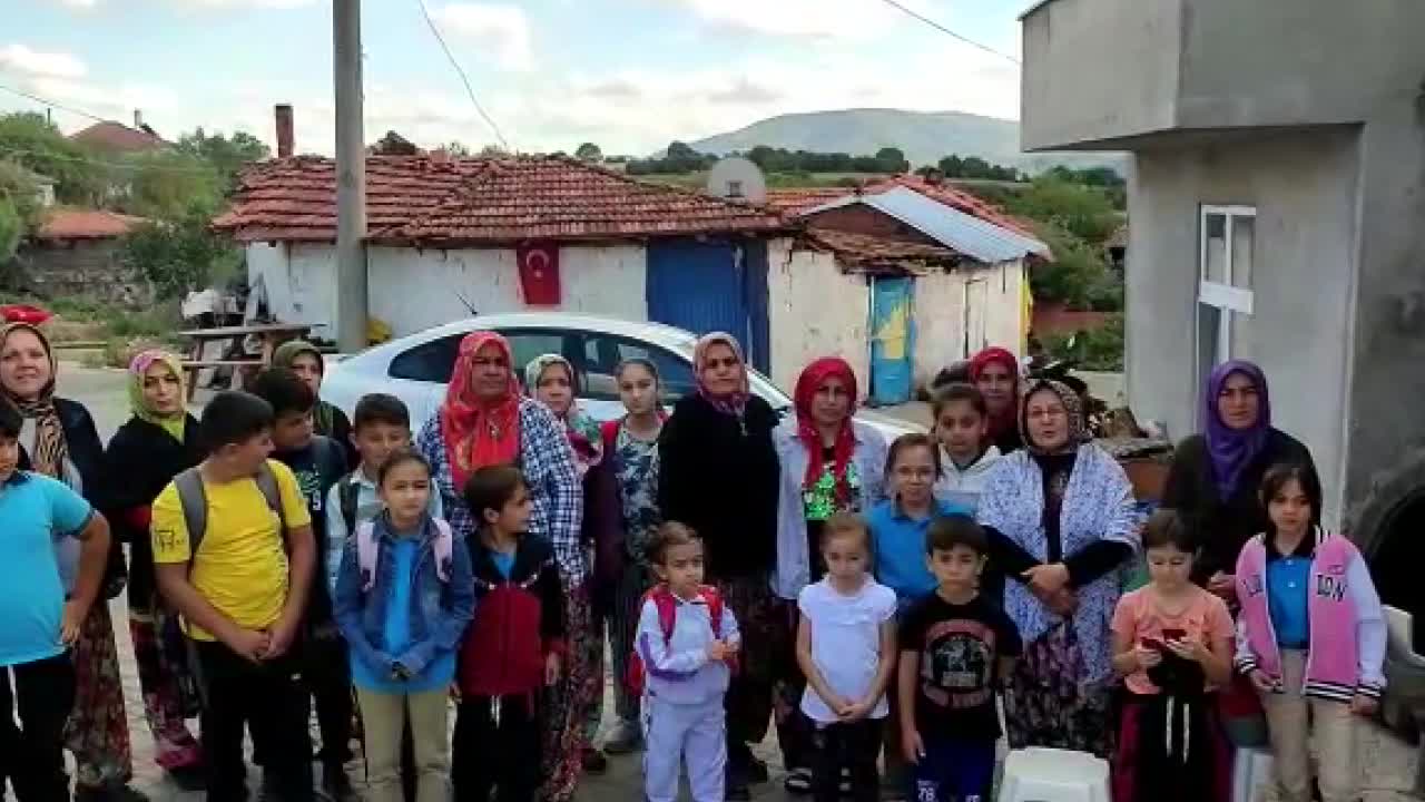 İNTERNET KABLOLARI ÇALINAN KÖYDE VATANDAŞLAR BİR YILDIR MAĞDUR. ÇOCUKLAR İNTERNETİNİ GERİ İSTİYOR