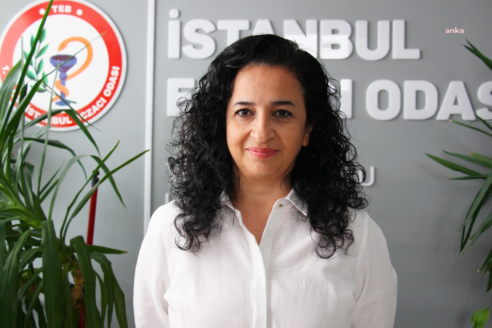 İSTANBUL ECZACI ODASI BAŞKANI ÖZCAN: "UĞRADIĞIMIZ HAKSIZLIKLARA HEP BİRLİKTE 'DUR' DİYECEĞİZ"