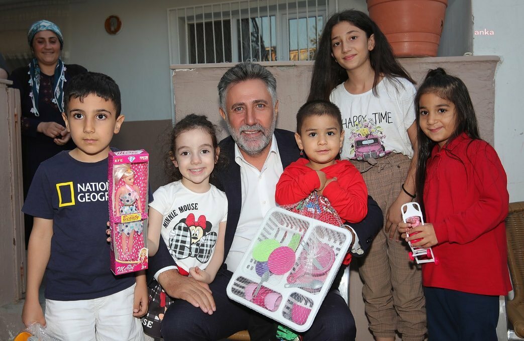 BAYRAKLI BELEDİYE BAŞKANI EMEK MAHALLESİ SAKİNLERİYLE BULUŞTU