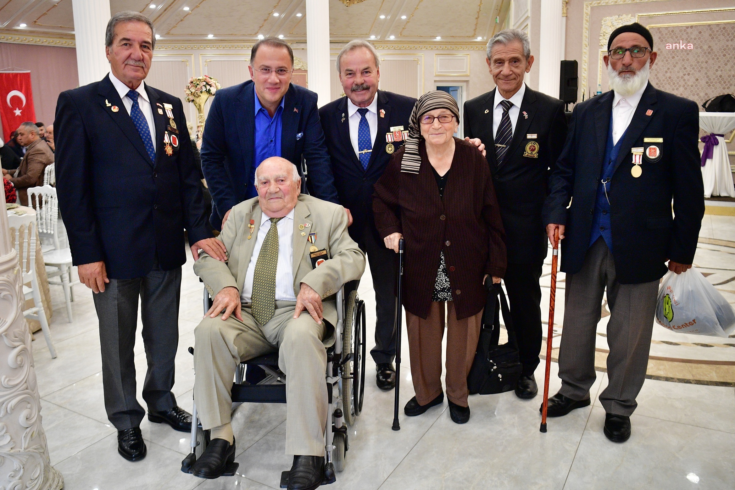 BEYLİKDÜZÜ BELEDİYE BAŞKANI ÇALIK, ŞEHİT AİLELERİ VE GAZİLERLE BİR ARAYA GELDİ