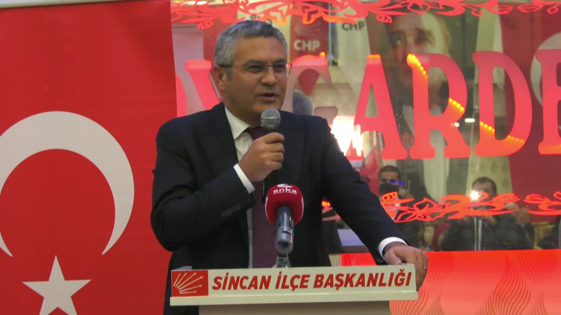 OĞUZ KAAN SALICI: “CHP, BAŞINI ÖRTENİN DE BAŞINI AÇANIN DA BAŞI AÇIK OLANIN DA TEMİNATIDIR”