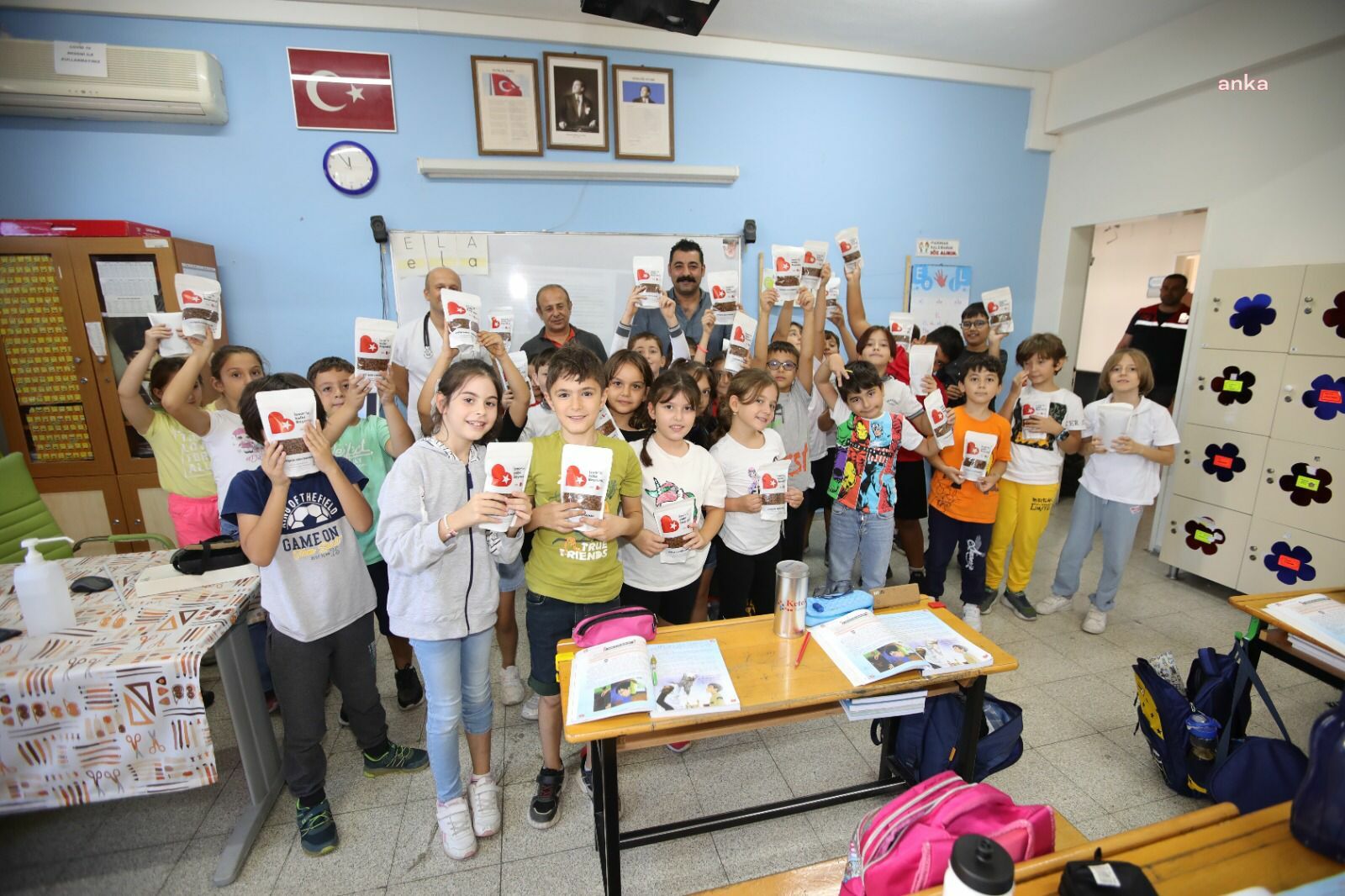 BAYRAKLI BELEDİYESİ'NDEN CAN DOSTLARA MAMA DESTEĞİ