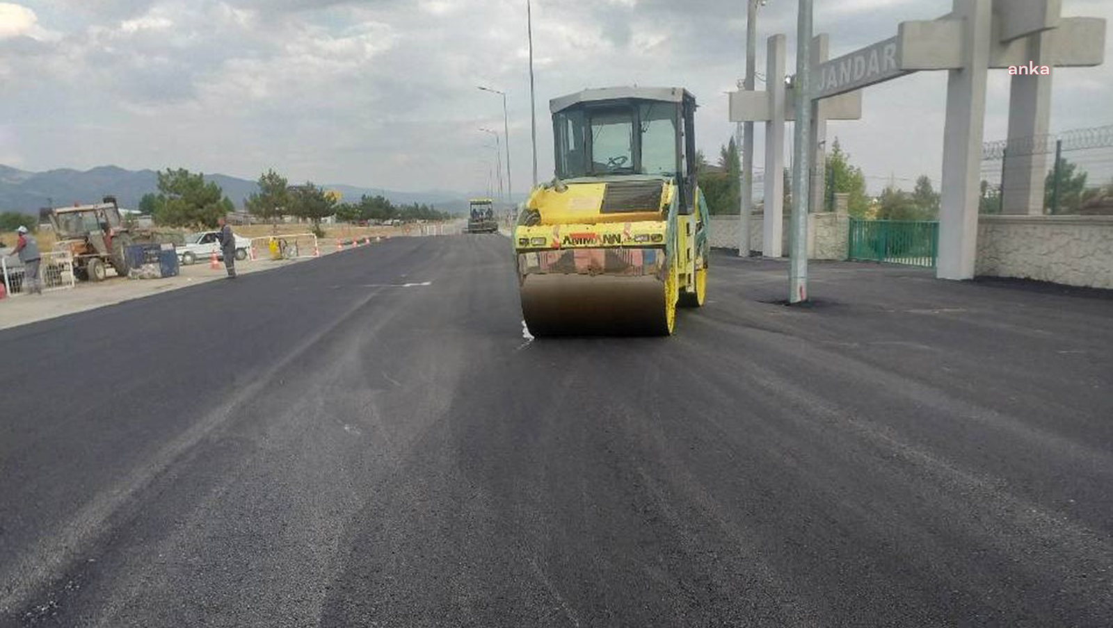 SEYDİŞEHİR’DE ÜSTYAPI ÇALIŞMALARIYLA YOLLAR YENİLENDİ