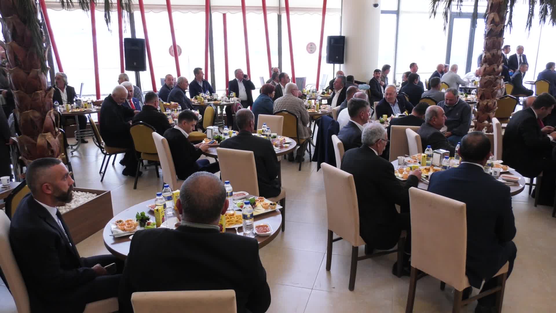 MANSUR YAVAŞ BAŞKENTLİ MUHTARLARLA BULUŞTU