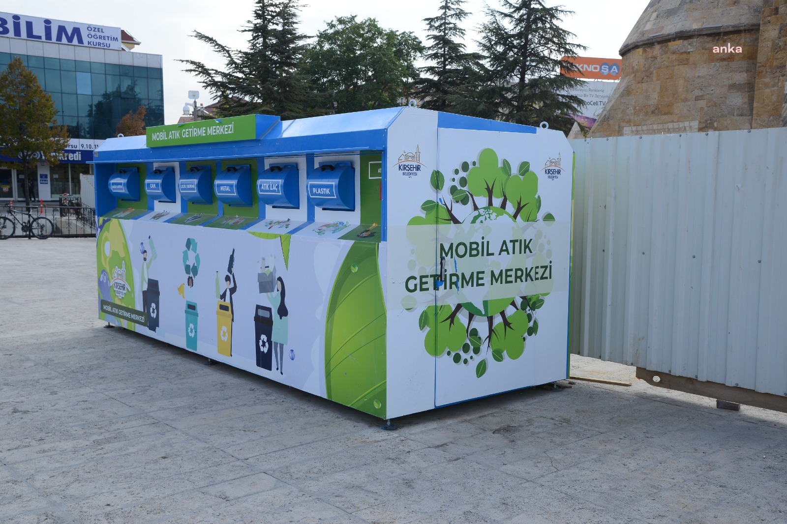 KIRŞEHİR BELEDİYESİ'NİN MOBİL ATIK GETİRME MERKEZİ FARKINDALIK YARATIYOR