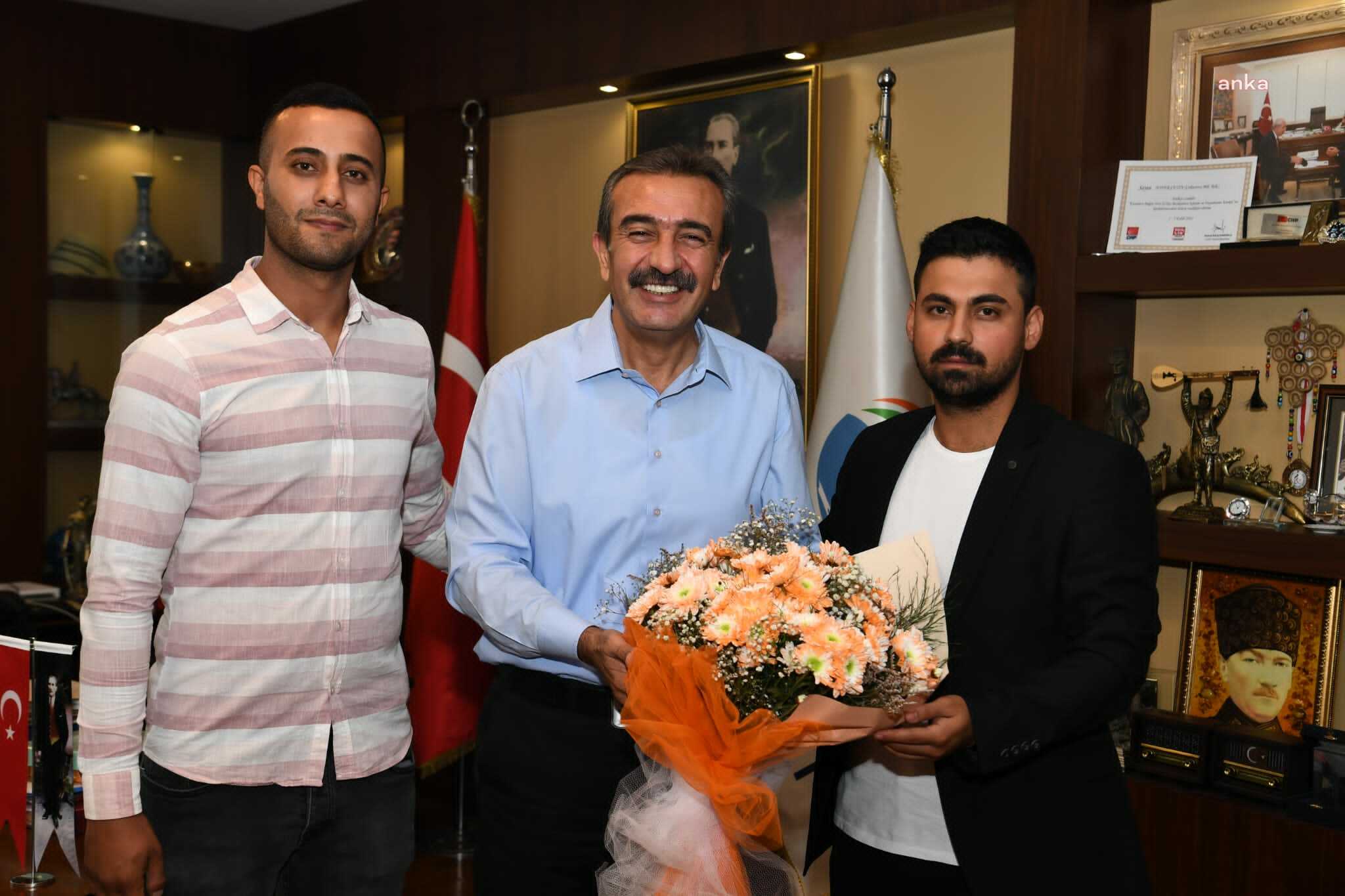 ADANASPOR TARAFTARLARINDAN ÇUKUROVA BELEDİYE BAŞKANI SONER ÇETİN’E ZİYARET