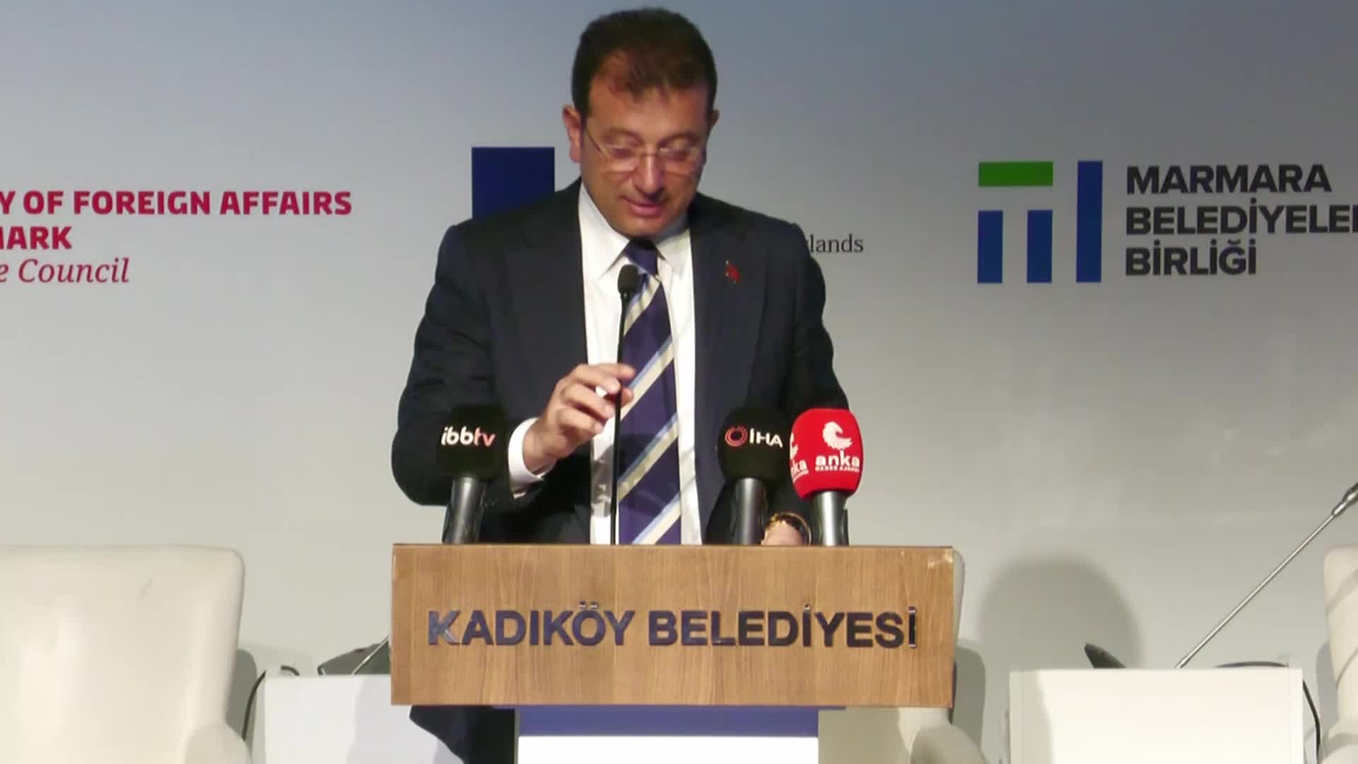 İMAMOĞLU, "YAŞANABİLİR ŞEHİRLER SEMPOZYUMU"NDA KONUŞTU: "ÇEVREYİ, DİĞER CANLILARI HOR GÖREN KİBRİMİZDEN SIYRILMALI VE BAKIŞ AÇIMIZI DEĞİŞTİRMELİYİZ"