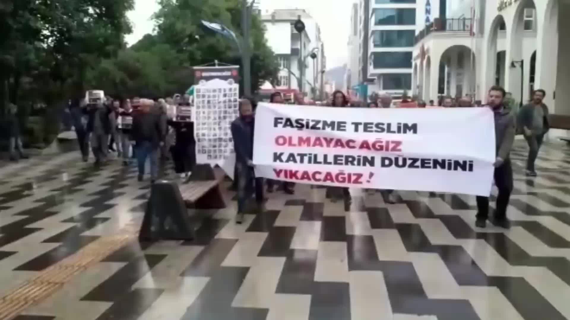 10 EKİM SALDIRISINDA HAYATINI KAYBEDENLER İÇİN HOPA'DA ANMA TÖRENİ DÜZENLENDİ