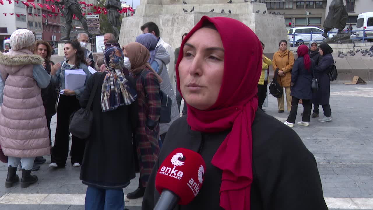 ASGARİ ÜCRETİN ALTINDA ÇALIŞAN "ÜCRETLİ ÖĞRETMEN": "9 YILDIR ÜCRETLİ ÖĞRETMENLİK YAPIYORUM, 900 GÜN PRİMİM YATTI, OKULDA BÖCEK MUAMELESİ GÖRÜYORUZ RESMEN"