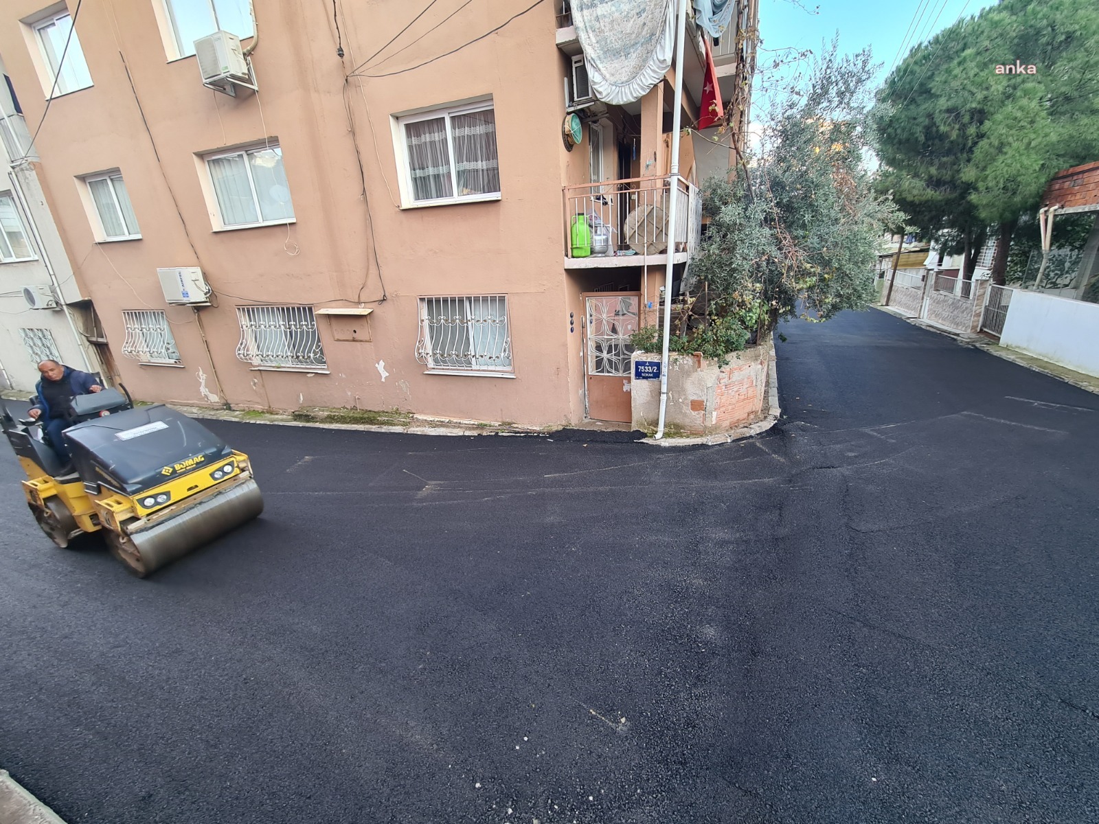 KARŞIYAKA BELEDİYESİ KENDİ ASFALTINI ÜRETİYOR