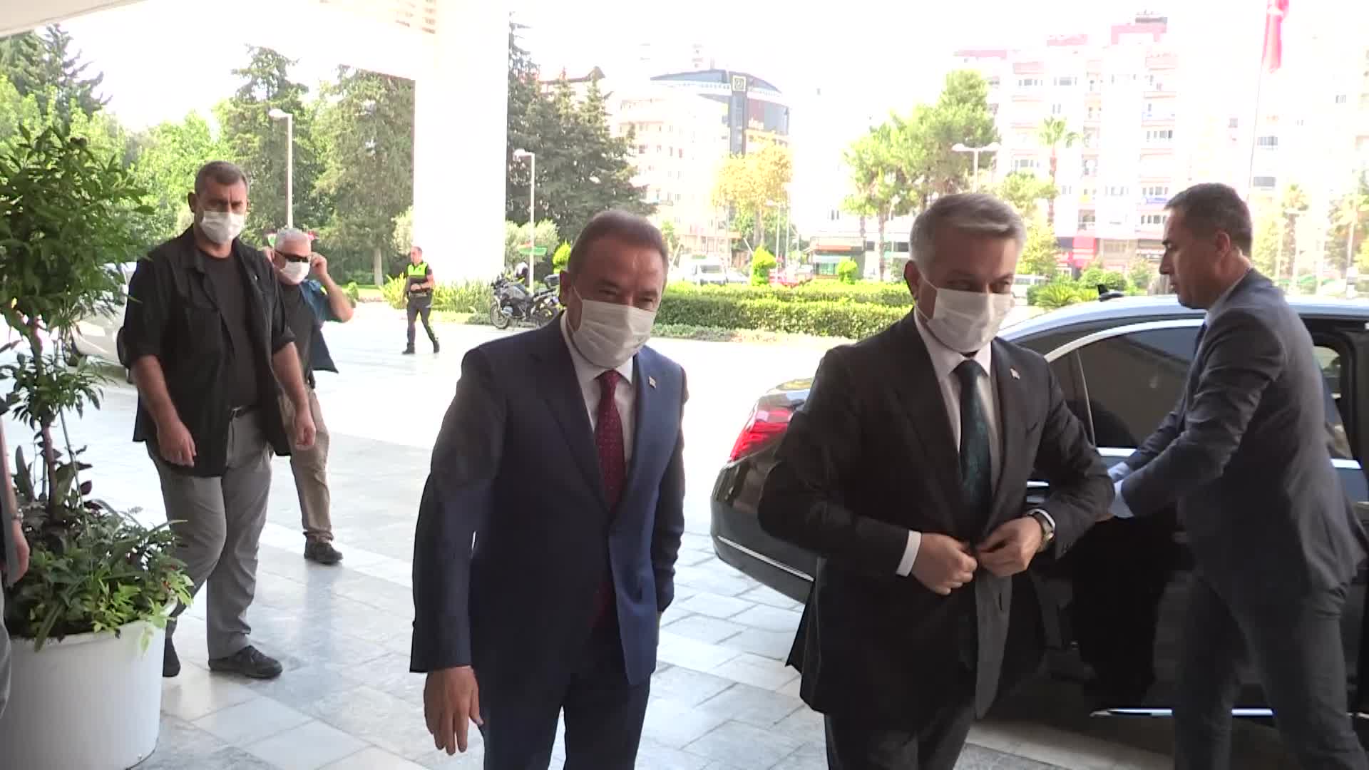 VALİ YAZICI'DAN BAŞKAN BÖCEK'E İADEYİ ZİYARET
