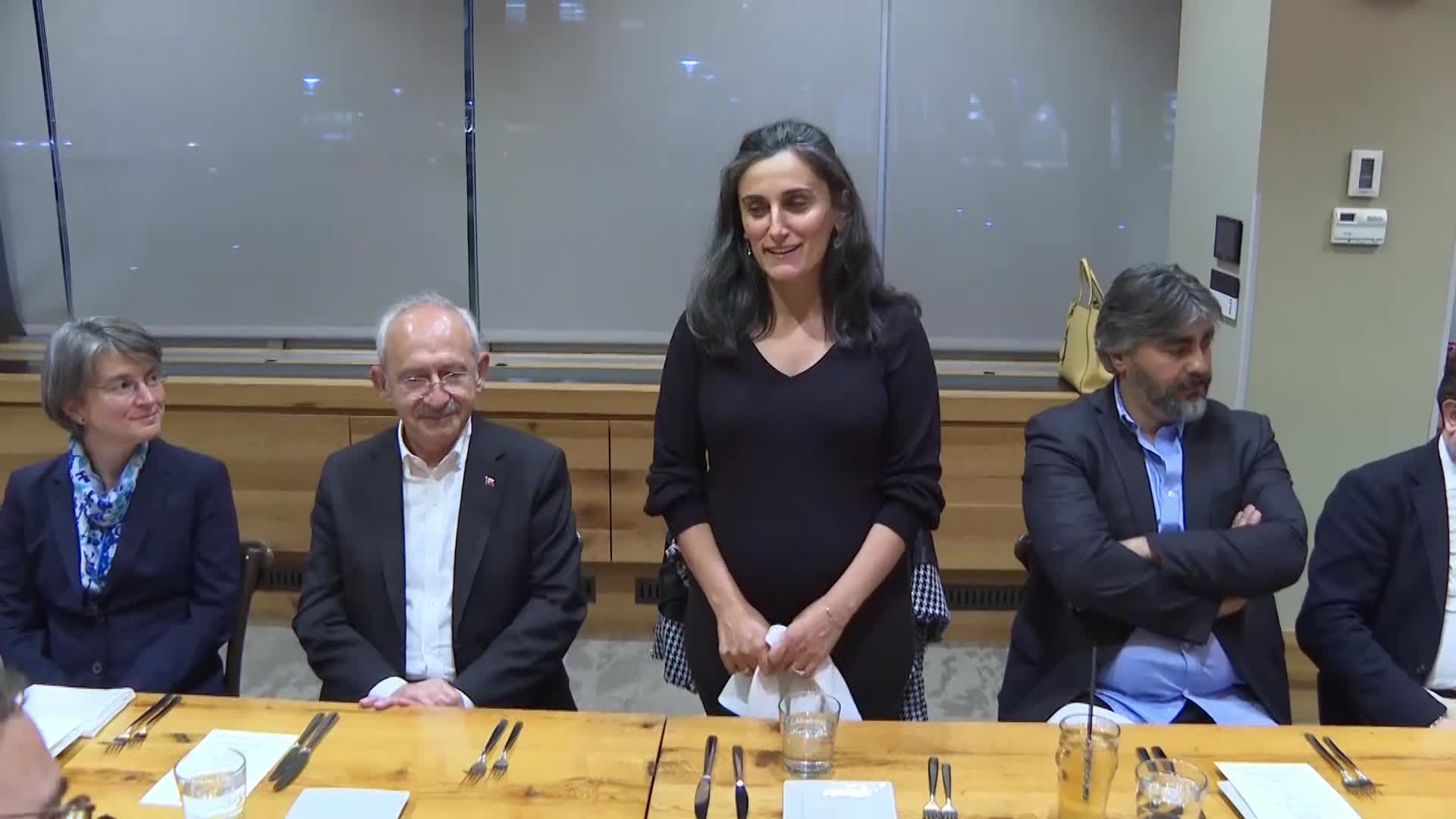 KILIÇDAROĞLU, ABD’DE BİLİM İNSANLARI İLE BİR ARAYA GELDİ: KEŞKE POLİTİKACILAR, BİLİM İNSANLARIYLA BİR ARAYA GELİP, OTURUP KONUŞABİLSELER.  TOPLUMU İLERİYE TAŞIYACAK OLANLAR, BİLİM İNSANLARI”