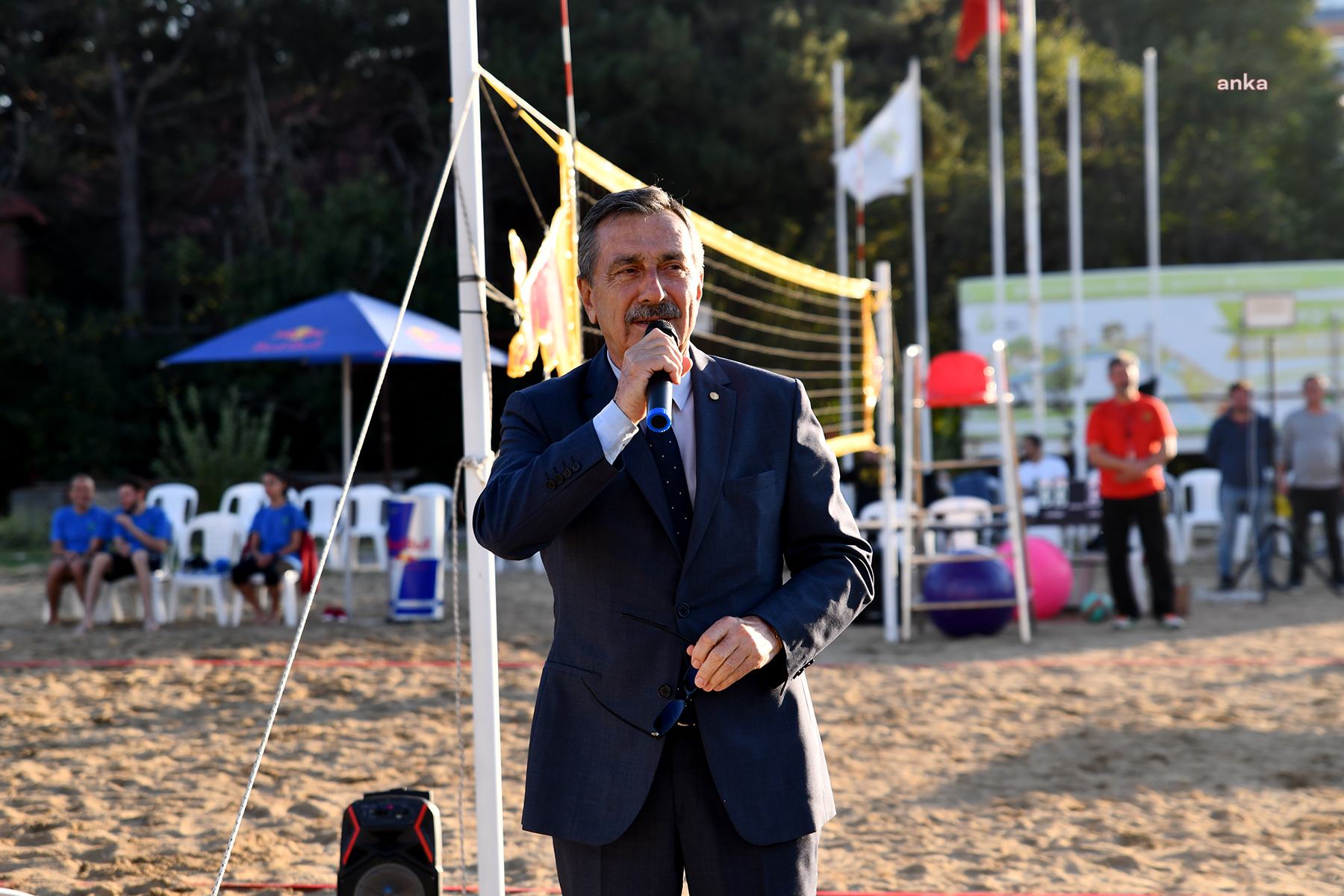 TEPEBAŞI'NDA PLAJ VOLEYBOLU TURNUVASI BAŞLADI