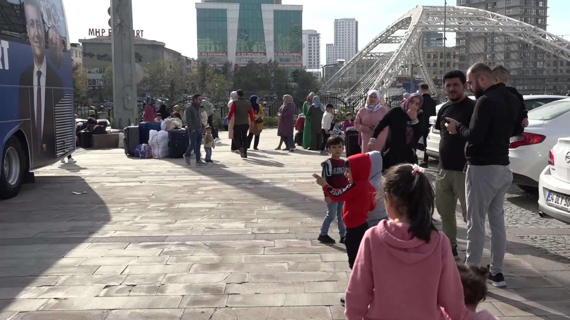 57 SURİYELİ DAHA ESENYURT’TAN ÜLKELERİNE DÖNDÜ