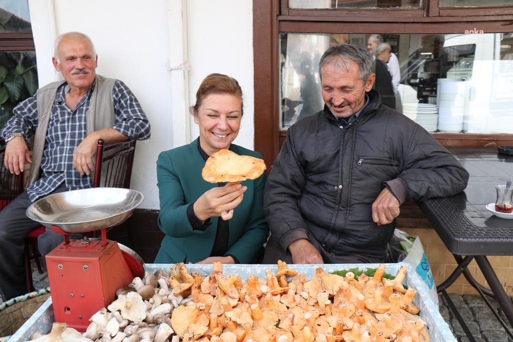 SAFRANBOLU BELEDİYE BAŞKANI KÖSE, CUMHURİYET CADDESİ ESNAFI İLE BİR ARAYA GELDİ