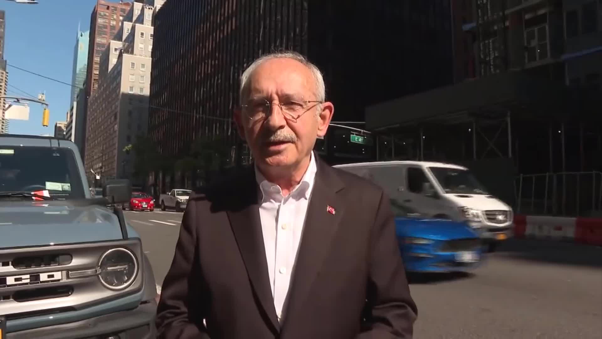 KILIÇDAROĞLU, TURKEN VAKFI’NIN MANHATTAN’DAKİ GÖKDELEN İNŞAATI ÖNÜNDE, ERDOĞAN'A SESLENDİ: “AİLEYİ KONUŞMAK İSTİYORSAN VE GERÇEKTEN SAMİMİYSEN, GEL BURADAN BAŞLAYALIM”
