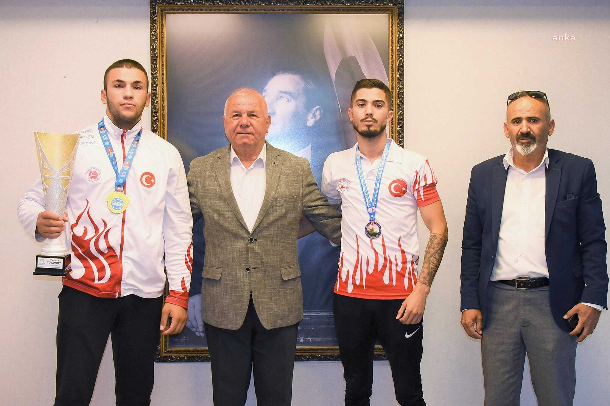 KEMALPAŞA BELEDİYE BAŞKANI KARAKAYALI, ŞAMPİYON SPORCULARI AĞIRLADI