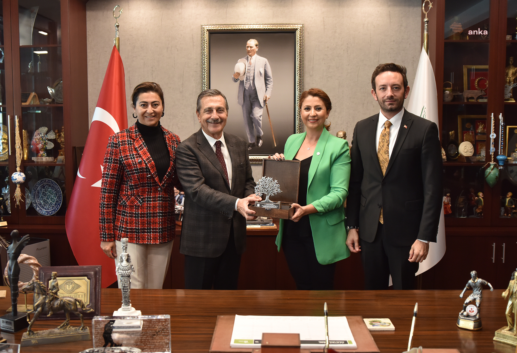 TEPEBAŞI BELEDİYESİ, TEV İŞ BİRLİĞİ İLE 5 KIZ ÖĞRENCİYE BURS SAĞLADI