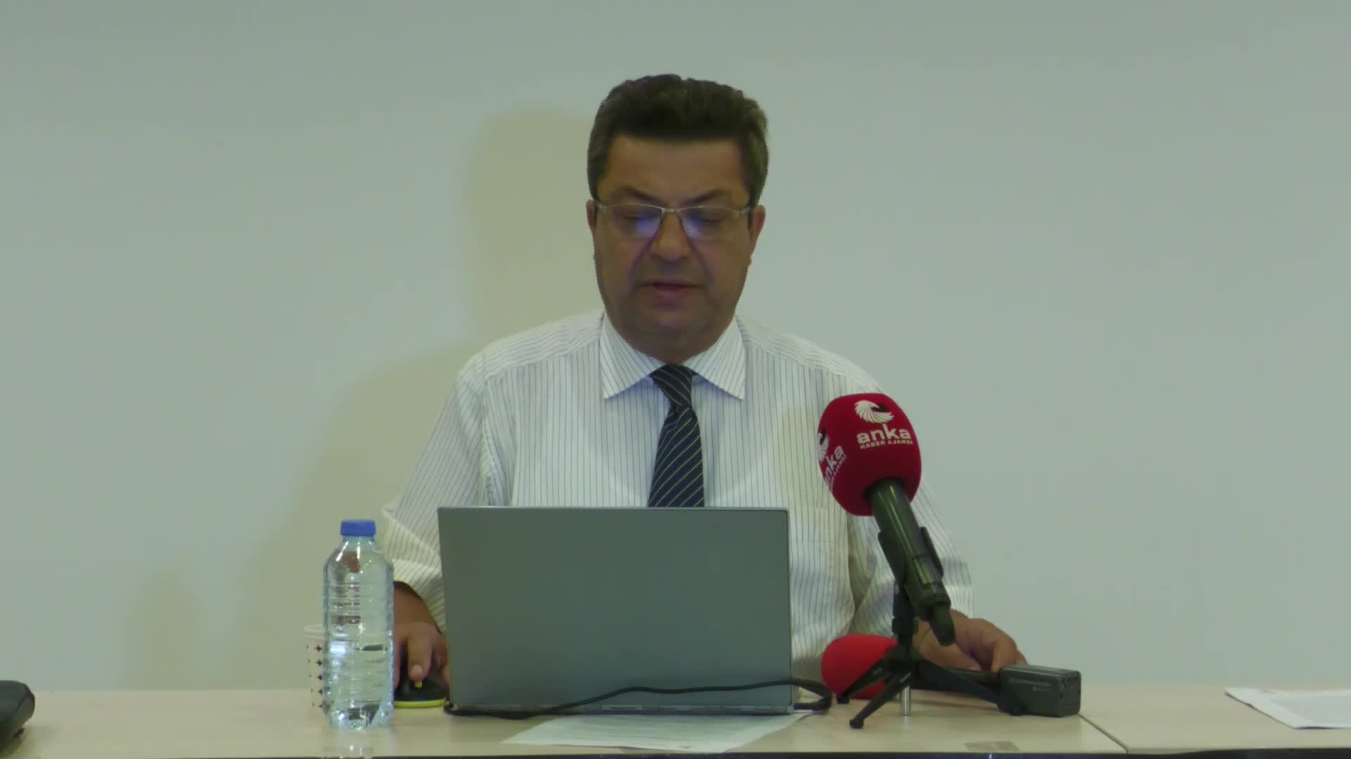 İZMİR'DEN SAĞLIK BAKANLIĞI'NA TEPKİ: "HEKİMLERİN SERBEST MESLEK HAKKI ORTADAN KALDIRILIYOR"