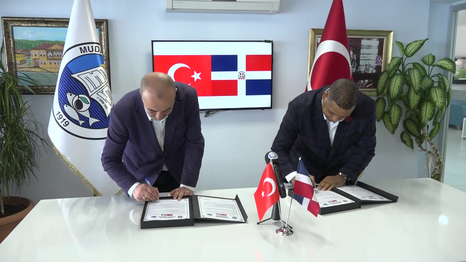 MUDANYA BELEDİYESİ, DOMİNİK CUMHURİYETİ’NİN SAN PEDRO DE MACORİS BELEDİYESİ İLE ‘KARDEŞ ŞEHİR’ OLDU