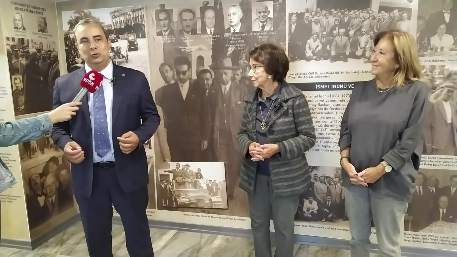 İSMET İNÖNÜ’NÜN KIZI ÖZDEN TOKER, CHP BURSA İL BAŞKANLIĞI’NDA BASIN TARİHİ MÜZESİ'Nİ ZİYARET ETTİ