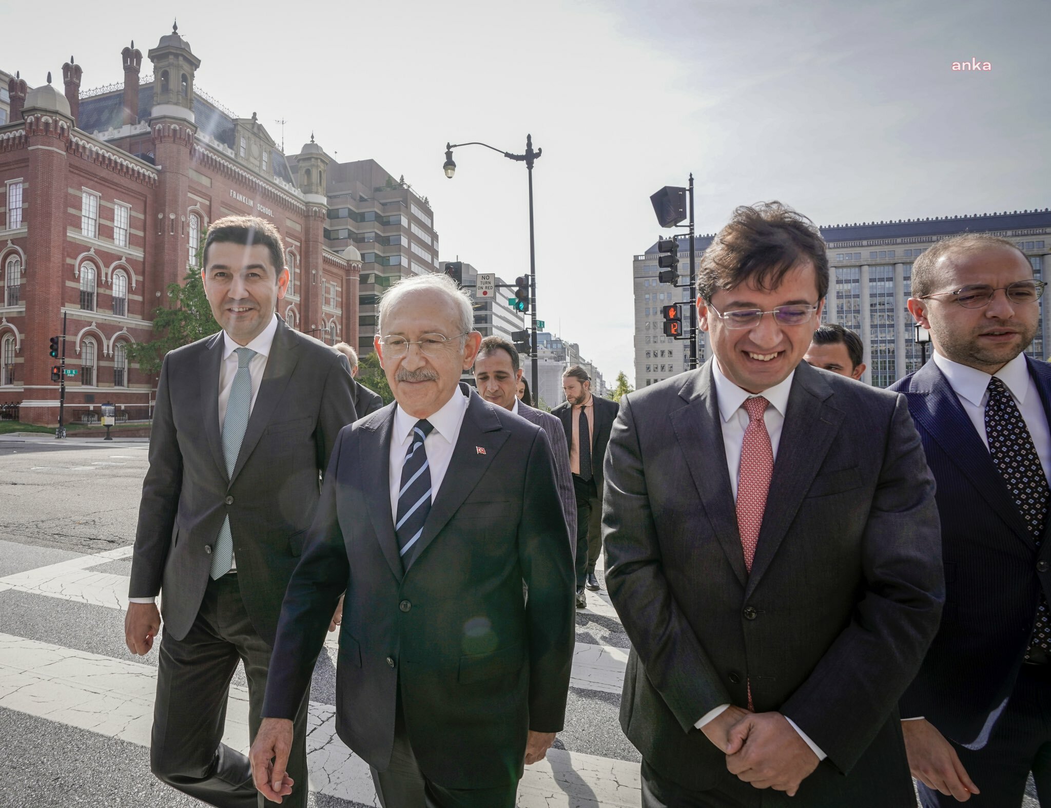KILIÇDAROĞLU: TÜRKİYE'DE İNSAN HAKLARI VE ÖZGÜRLÜKLERİ TAM ANLAMIYLA TESİS EDECEĞİZ, İTİBARLI BİR ADALET SİSTEMİNE KAVUŞACAĞIZ. CEMAL KAŞIKÇI'NIN HATIRASININ ÖNÜNDE BUNUN SÖZÜNÜ BİR KEZ DAHA VERİYORUM