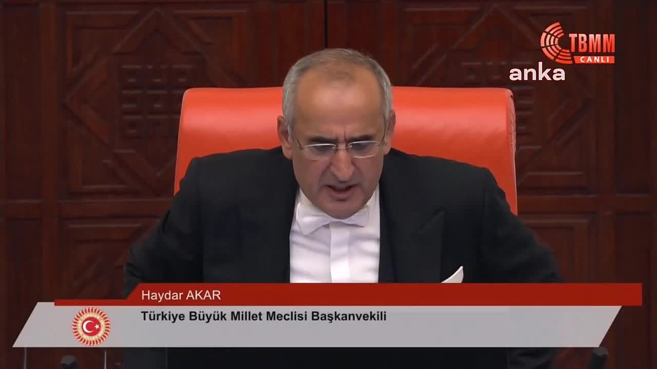 TBMM GENEL KURULU’NDA “SANSÜRE HAYIR” SLOGANI YANKILANDI, SANSÜR YASASI TEKLİFİ’NİN 'GERÇEĞE AYKIRI BİLGİ YAYMA' SUÇUNU DÜZENLEYEN MADDESİ GÖRÜŞÜLEMEDİ