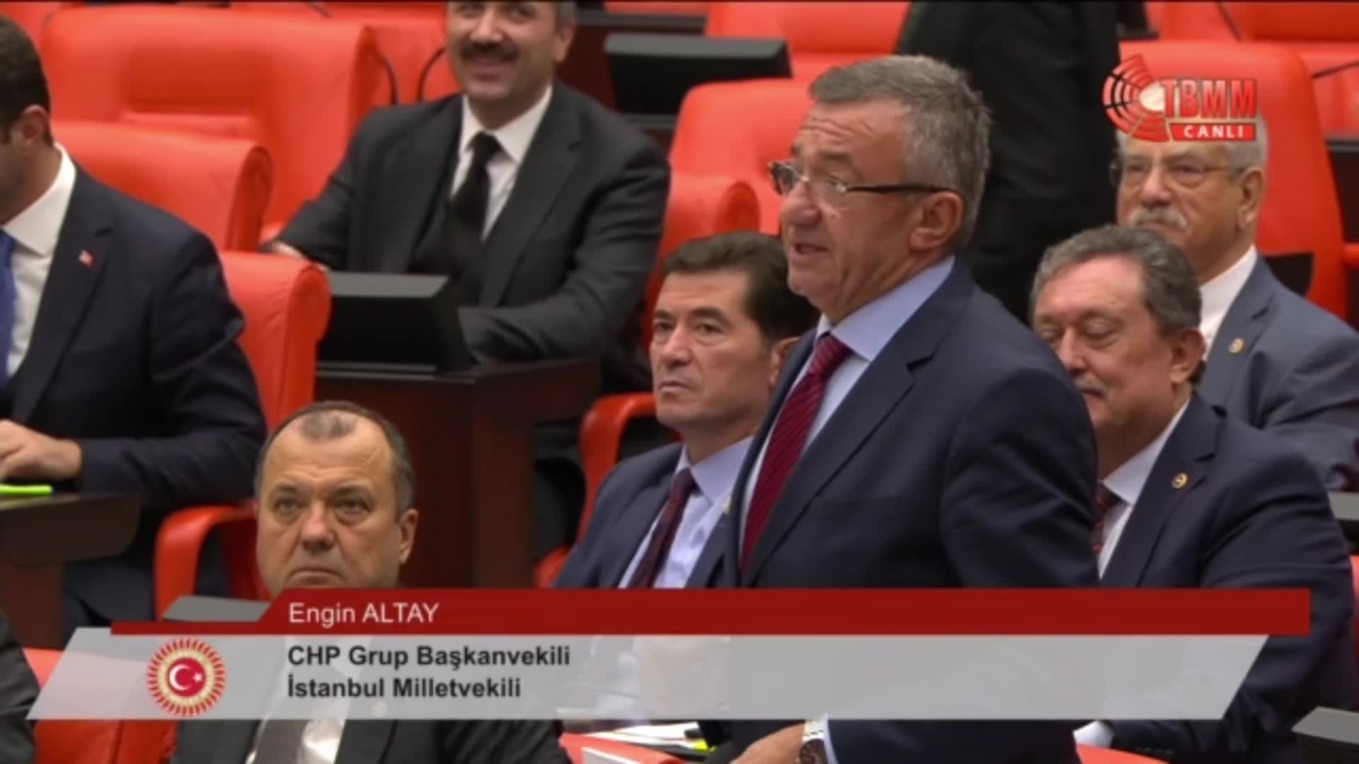 ENGİN ALTAY: POLİSİN BİR ASILSIZ İHBAR İLE SÖZCÜ GAZETESİ MUHABİRİNİN EVİNİ KOÇBAŞI İLE KIRMASI, HEPİMİZİN DÜŞÜNMESİ GEREKEN BİR HALDİR