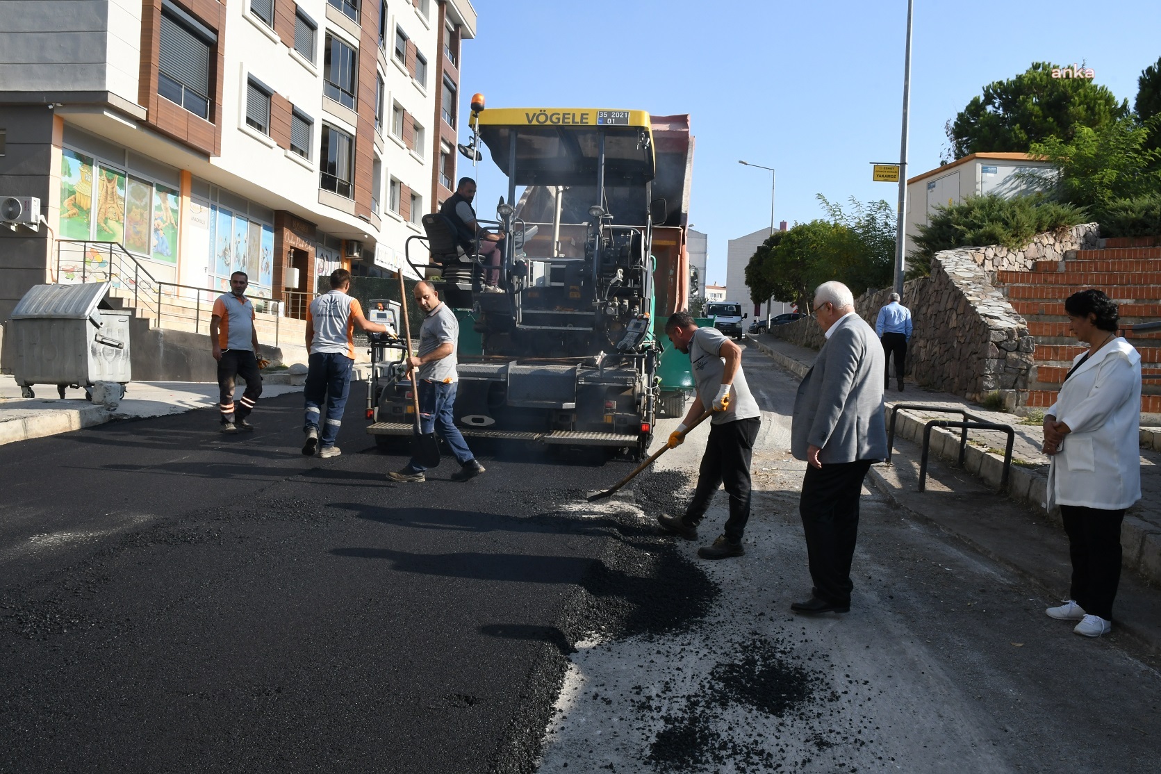KARABAĞLAR BELEDİYESİ, YOL ÇALIŞMALARINA DEVAM EDİYOR