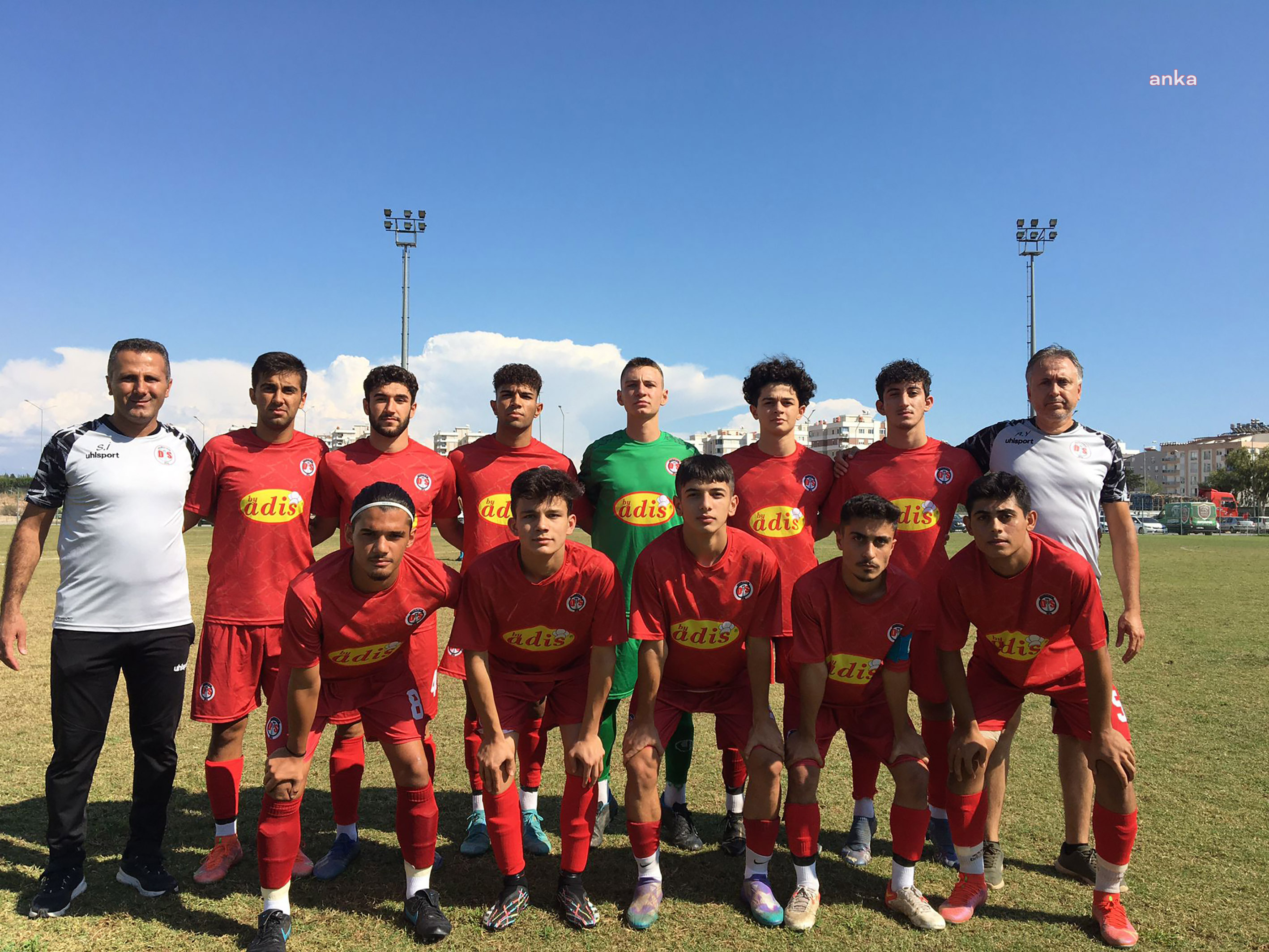 DÖŞEMEALTI BELEDİYESİ GENÇLİK VE SPOR KULÜBÜ U-18 TAKIMI ANTALYA KUNDUSPOR'U 3-0 MAĞLUP ETTİ