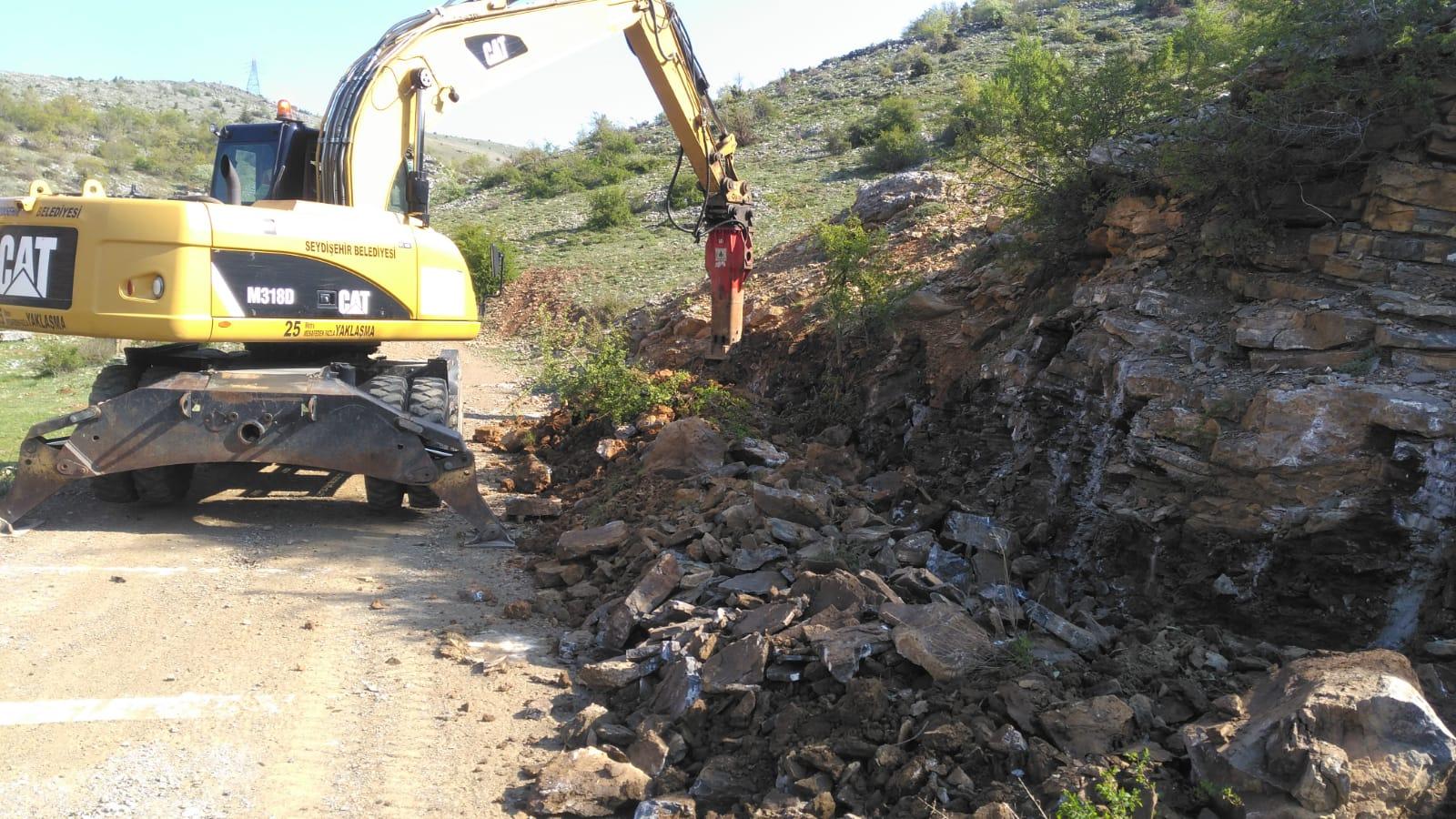 SEYDİŞEHİR BELEDİYESİ, KÖYLERDE YOL ÇALIŞMALARINA DEVAM EDİYOR