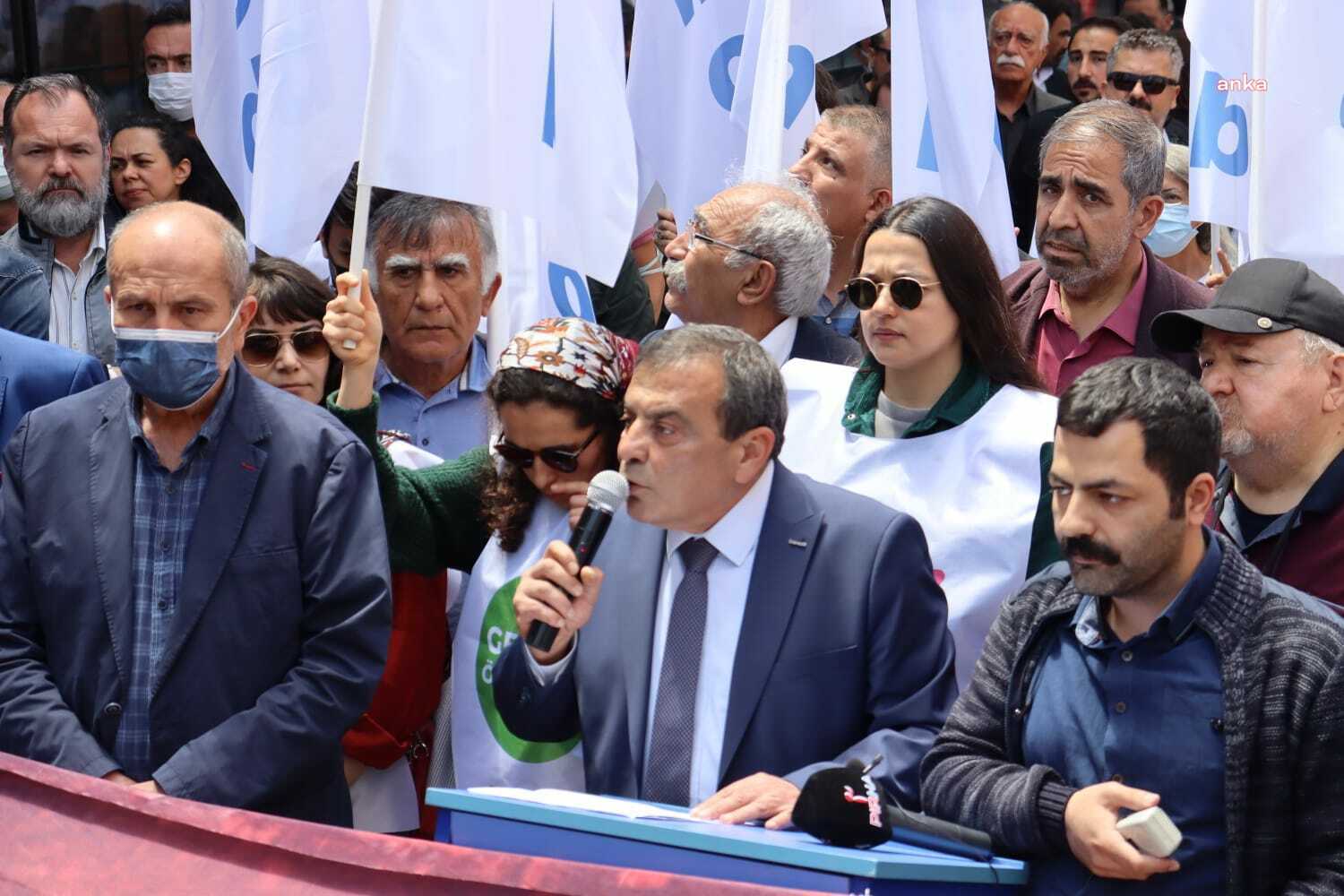 BARTIN’DA MADEN FACİASI… TMMOB BAŞKANI KORAMAZ: “BİR ÜLKEYİ TANIMAK İSTİYORSANIZ, O ÜLKEDE İNSANLARIN NASIL ÖLDÜĞÜNÜ BAKIN’ DERLER, TANIYIN İŞTE”
