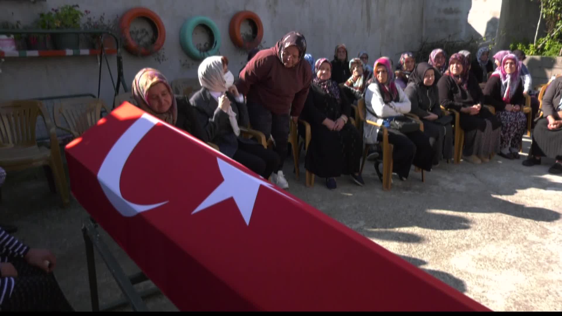 MERAL AKŞENER, AMASRA’DA GRİZU PATLAMASINDA YAŞAMINI YİTİREN MADENCİ RIDVAN ACET’İN AİLESİNİ ZİYARET ETTİ