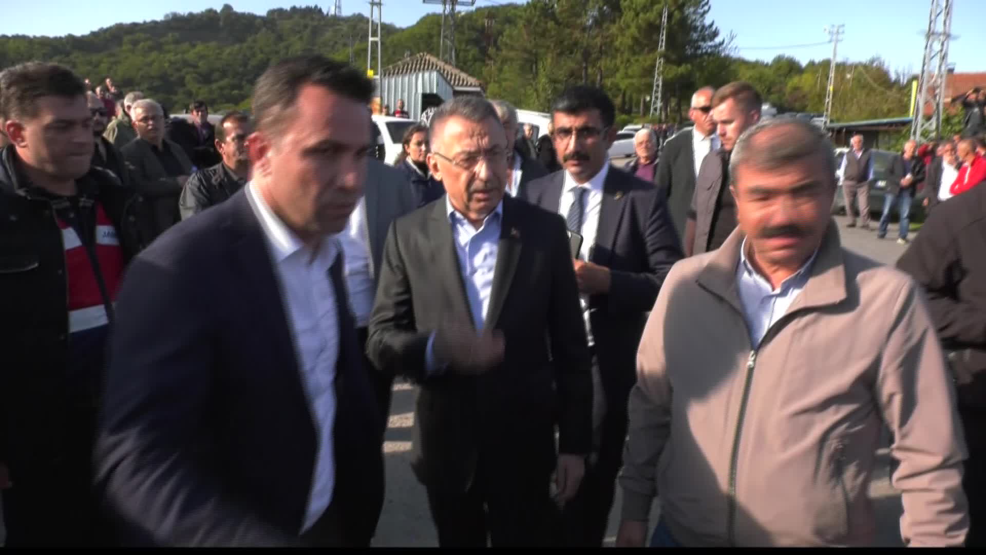 CUMHURBAŞKANI YARDIMCISI OKTAY'DAN MADENCİ ACET’İN AİLESİNE TAZİYE ZİYARETİ. ACET’İN EŞİ: "UŞAKLARIM OKUYORDU, BABASININ CENAZESİNE GELDİ"