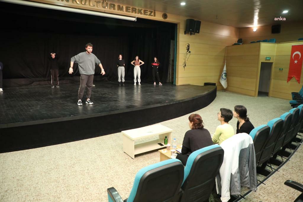 ODUNPAZARI BELEDİYESİ TİYATROSU YENİ ÖĞRENCİLERİNİ BELİRLEDİ
