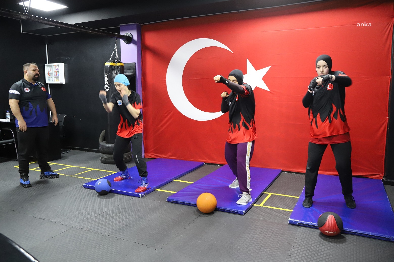 MENDERES BELEDİYESİ KADIN BOKS TAKIMI DÜNYA ŞAMPİYONASI YOLCUSU