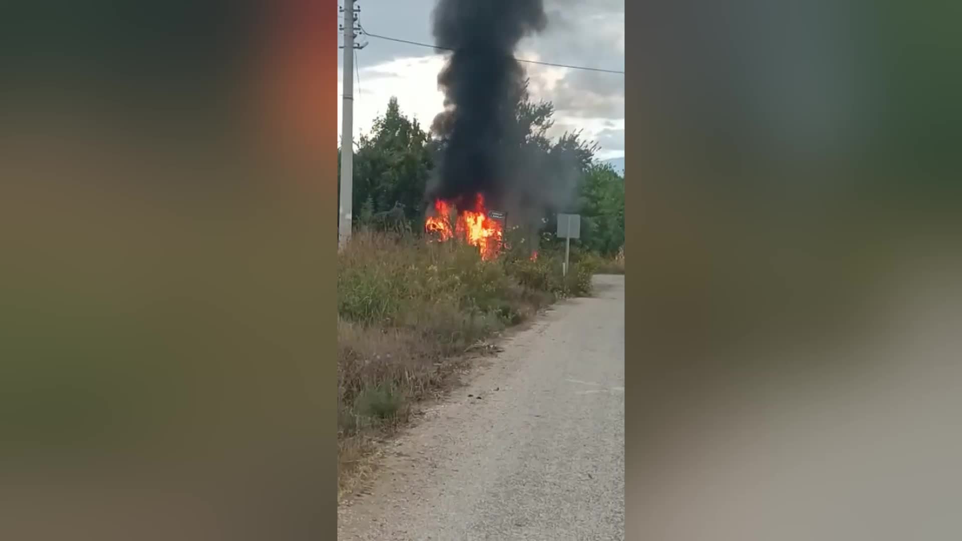 PAZARA GİTMEK İÇİN YOLA ÇIKAN AİLENİN OTOMOBİLİ KÜLE DÖNDÜ