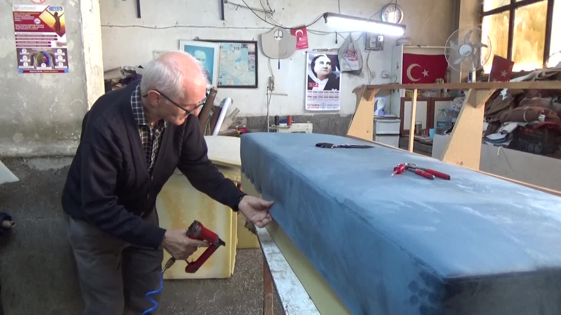 EDİRNELİ VATANDAŞ: "KOLTUK ALABİLİR MİYİZ! ESKİLERİ KULLANALIM YETER, KAPLATMAK BİLE LÜKS"